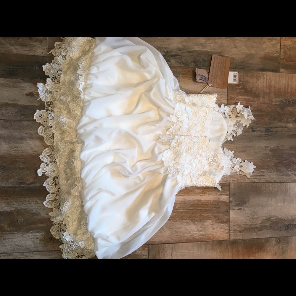 Beautiful formal girls dress - Picture 4 of 6